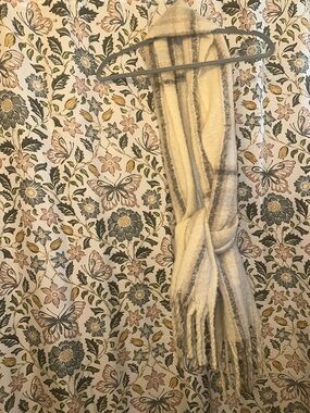 Steve Madden Cream and Gray Plaid Fringe Scarf